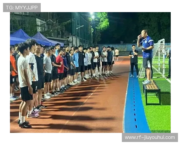 山东泰山足球队开展军训锤炼血性意志凝聚团队力量全面备战新赛季